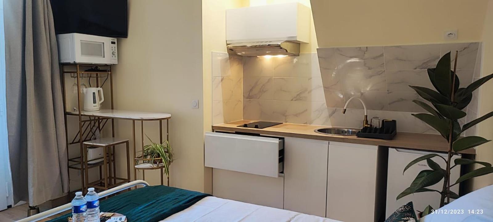 Le Cocoon Dore Poitiers Exteriör bild