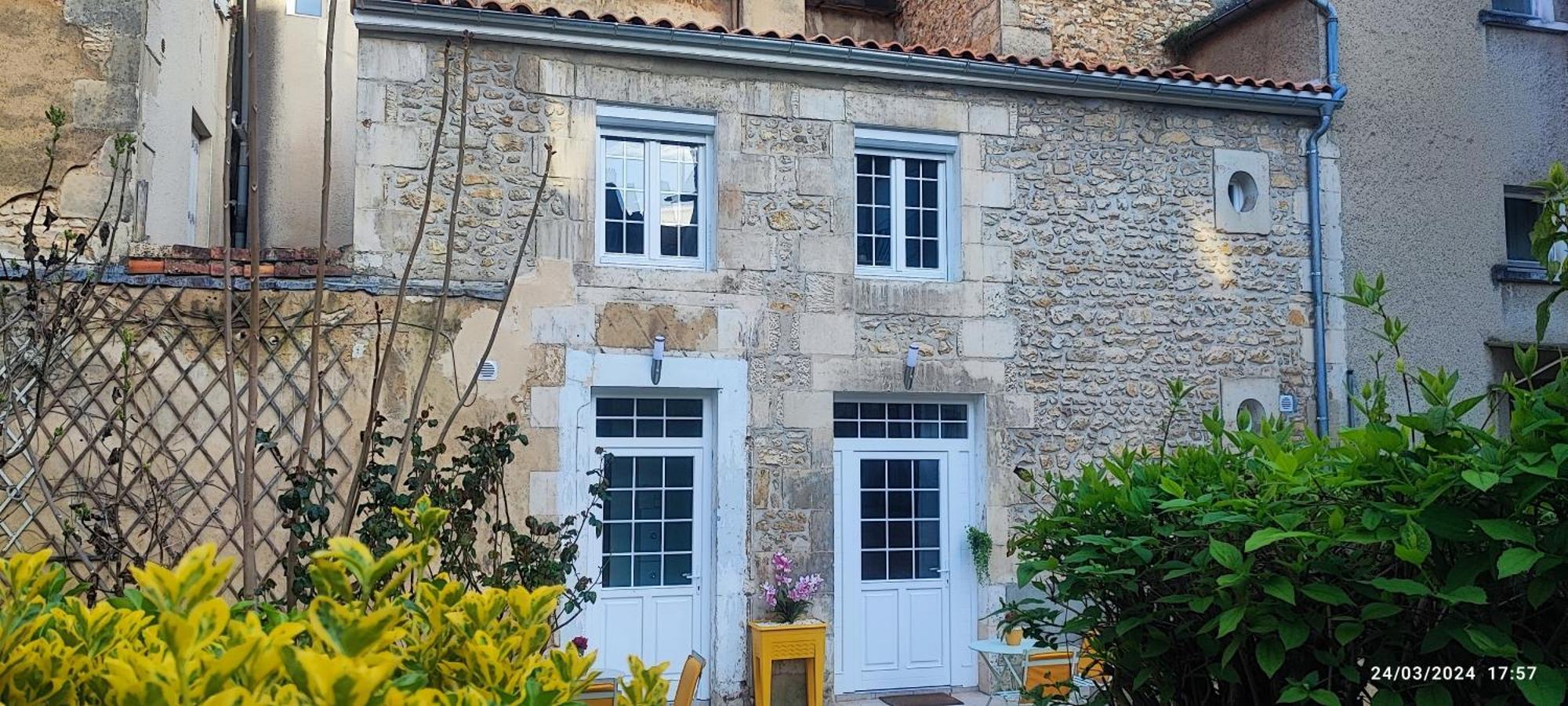 Le Cocoon Dore Poitiers Exteriör bild